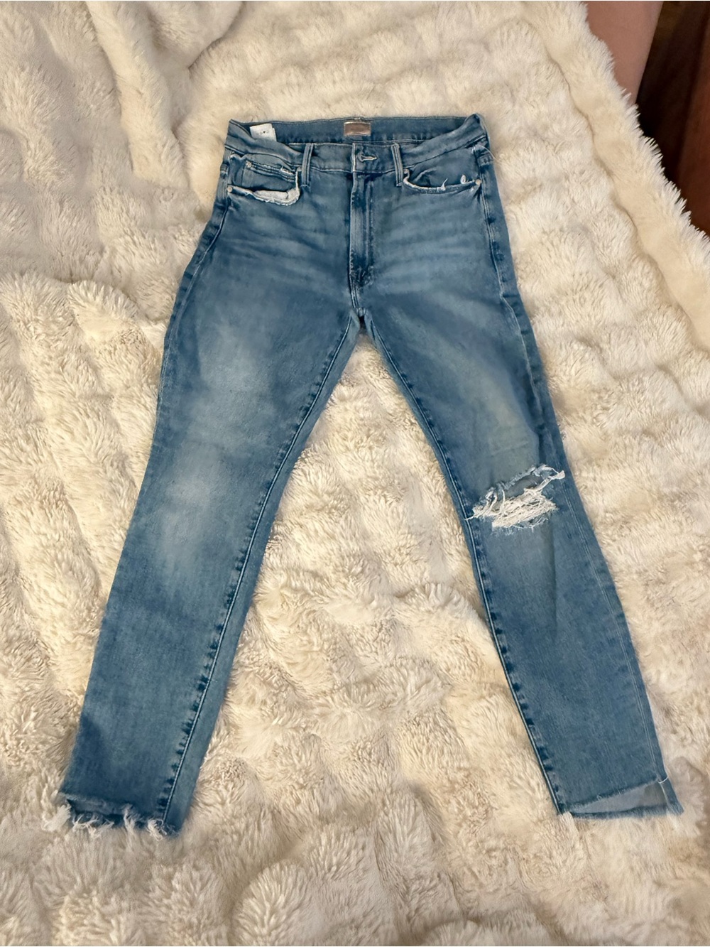 MOTHER  Women’s Light Blue Distressed Skinny Jeans